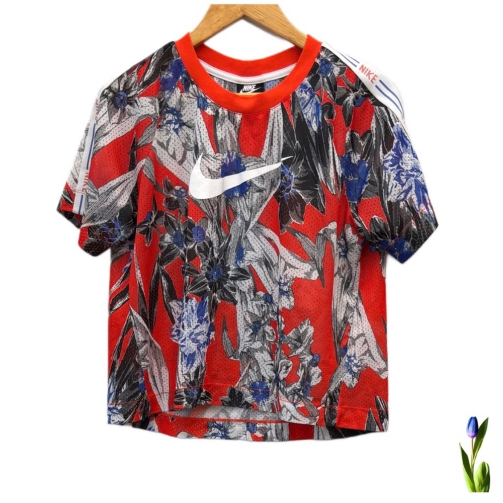 Nike Top Red, Blue and White Graphic Crop Tee
Size M